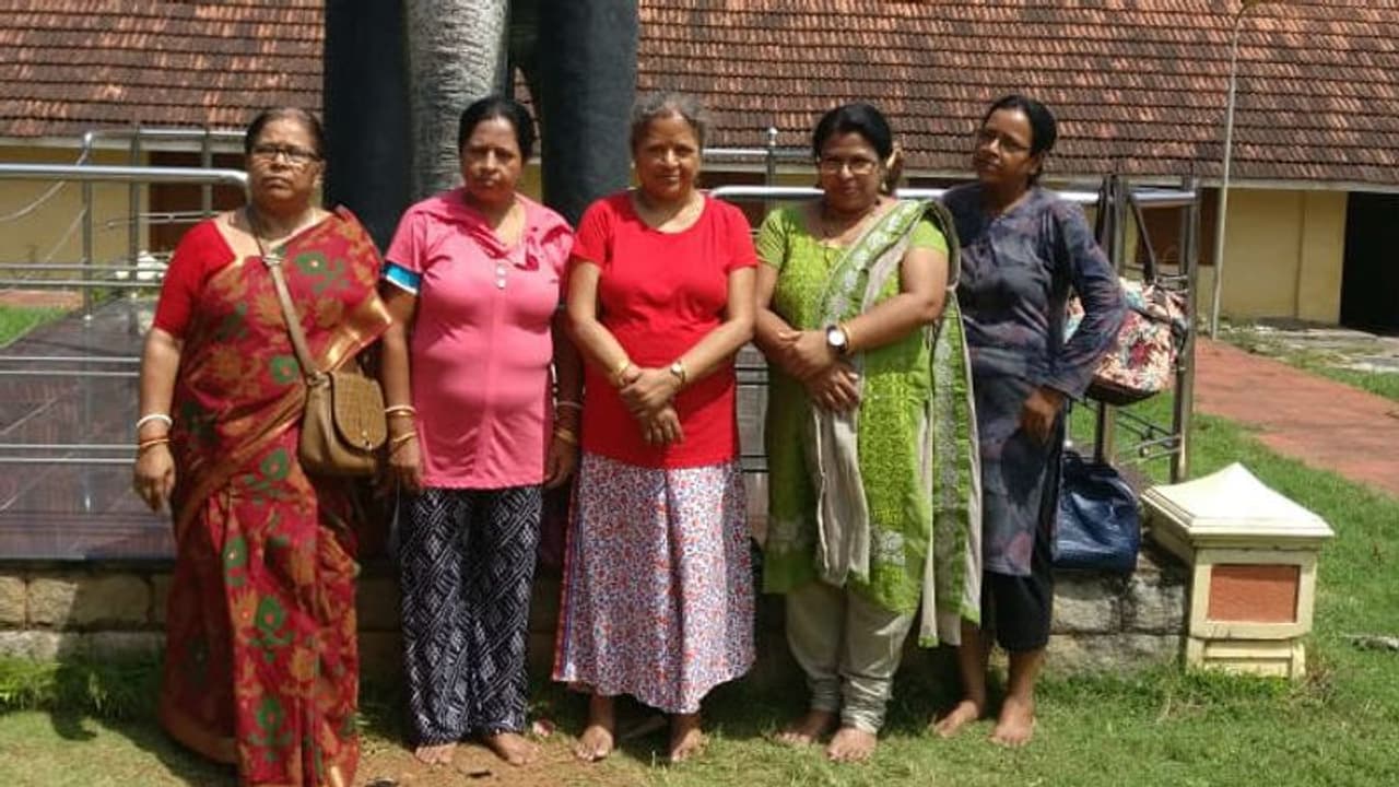 কেরলের বেড়াতে গিয়ে পথ দুর্ঘটনায় মৃত্যু তিন বোনের, আহত আরও দুই কেরলের বেড়াতে গিয়ে পথ দুর্ঘটনায় মৃত্যু তিন বোনের, আহত আরও দুই