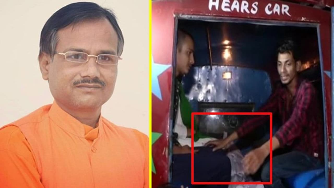 कमलेश तिवारी : सीने, जबड़े, पीठ पर 13 बार चाकू मारा, पोस्टमार्टम में सिर के पिछले हिस्से में फंसी मिली गोली कमलेश तिवारी : सीने, जबड़े, पीठ पर 13 बार चाकू मारा, पोस्टमार्टम में सिर के पिछले हिस्से में फंसी मिली गोली