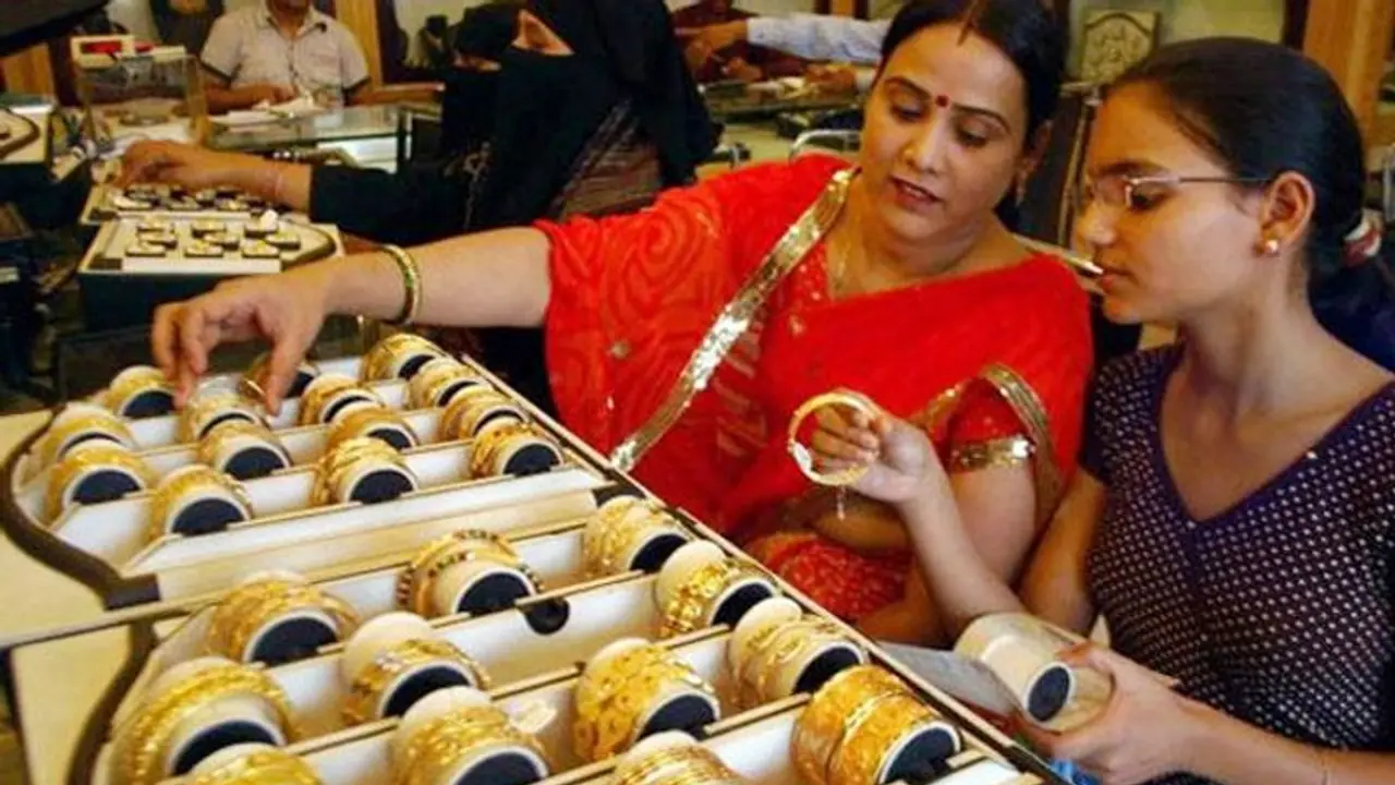 வாய்ப்பை தவற விட்டுறாதீங்க... தங்கத்தை வாங்க இது சரியான நேரம்...!! என்னன்னு. நீங்களே பாருங்களேன்..!! வாய்ப்பை தவற விட்டுறாதீங்க... தங்கத்தை வாங்க இது சரியான நேரம்...!! என்னன்னு. நீங்களே பாருங்களேன்..!!