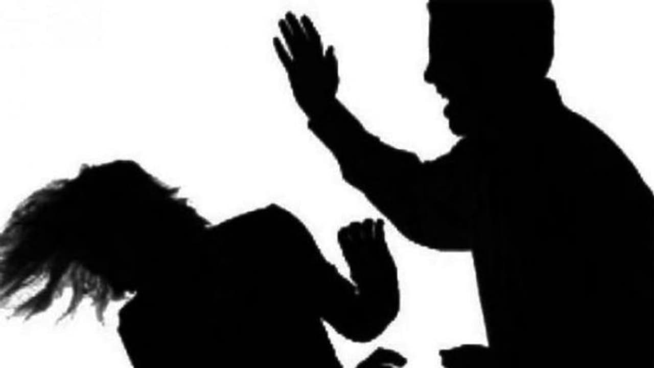 పోలీసుల అతి తెలివి... నలుగురు చిన్నారులపై వరకట్నం కేసు పోలీసుల అతి తెలివి... నలుగురు చిన్నారులపై వరకట్నం కేసు