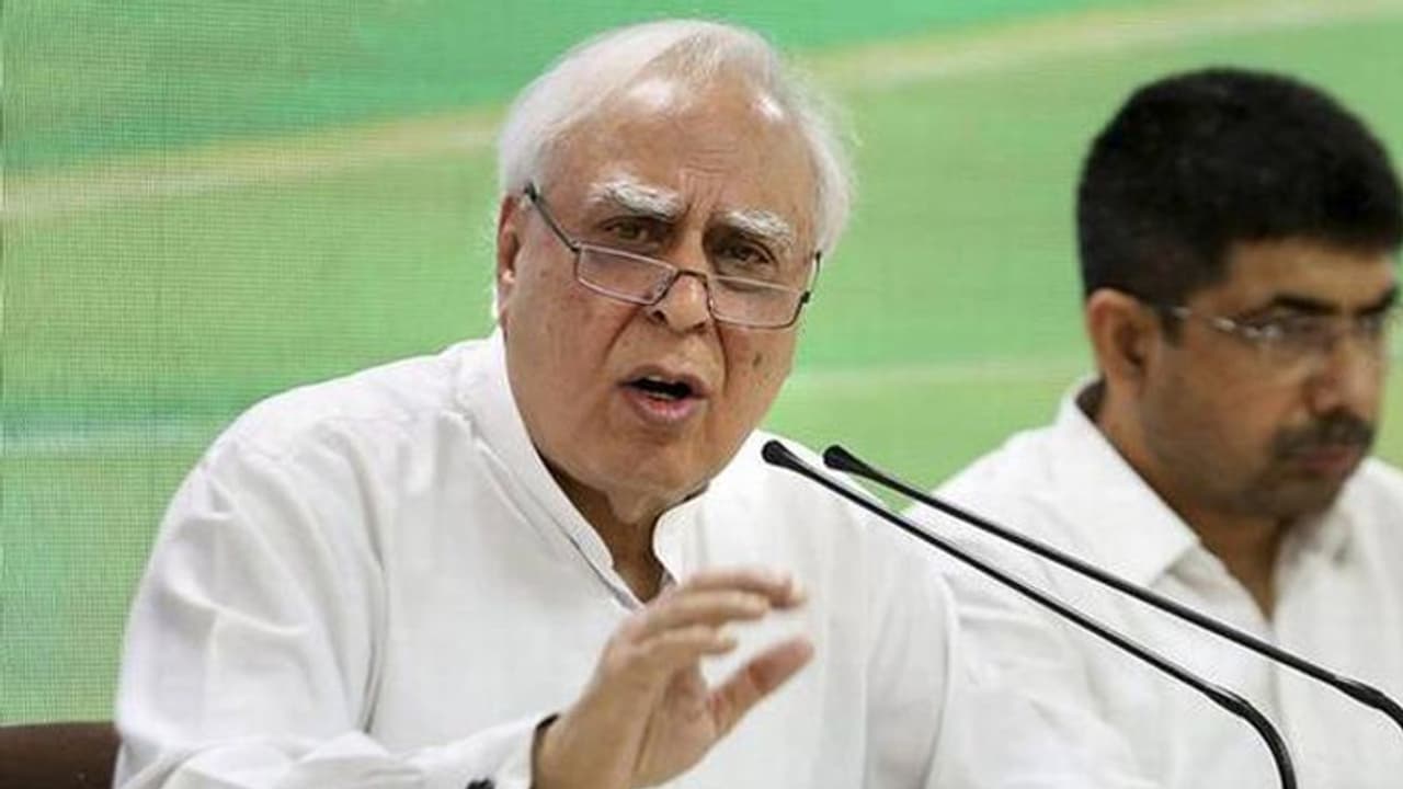 आर्टिकल 370 के मुद्दे पर कांग्रेस का पलटवार, 1971 में किए थे पाकिस्तान के दो टुकड़े आर्टिकल 370 के मुद्दे पर कांग्रेस का पलटवार, 1971 में किए थे पाकिस्तान के दो टुकड़े