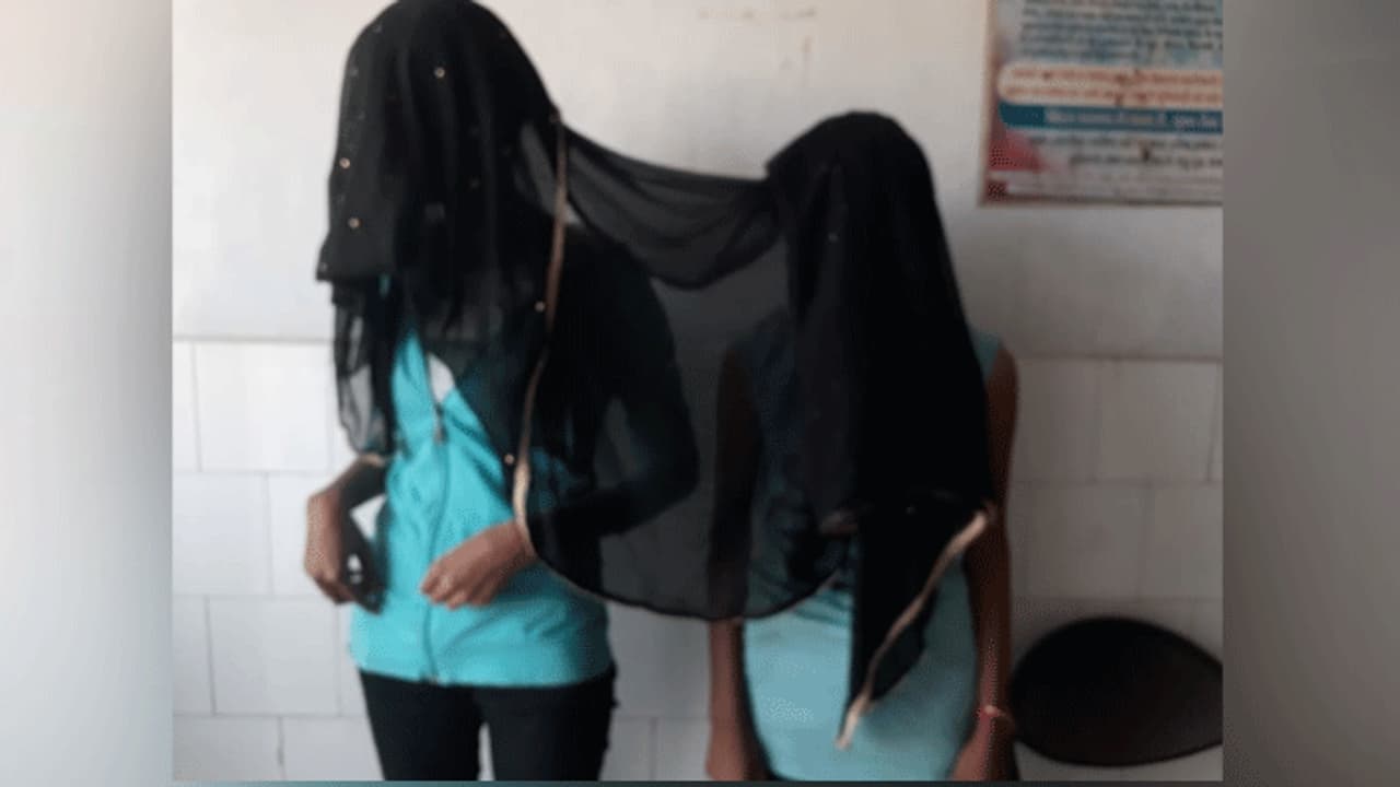 करवा चौथ पर 7 जन्मों की खाई थीं कसमें, 2 दिन बाद गर्लफ्रेंड के लिए पत्नी को मार डाला करवा चौथ पर 7 जन्मों की खाई थीं कसमें, 2 दिन बाद गर्लफ्रेंड के लिए पत्नी को मार डाला