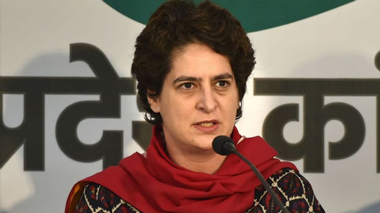 पीयूष गोयल पर प्रियंका गांधी ने साधा निशाना, बोली कॉमेडी करने की बजाय अर्थव्यवस्था सुधारें पीयूष गोयल पर प्रियंका गांधी ने साधा निशाना, बोली कॉमेडी करने की बजाय अर्थव्यवस्था सुधारें