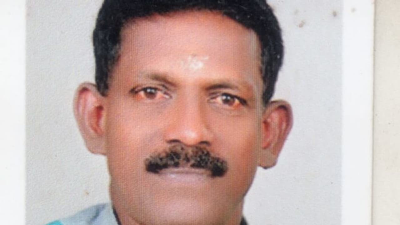 ഓട്ടോറിക്ഷ വൈദ്യുതി പോസ്റ്റിലിടിച്ച് ഡ്രൈവർ മരിച്ചു ഓട്ടോറിക്ഷ വൈദ്യുതി പോസ്റ്റിലിടിച്ച് ഡ്രൈവർ മരിച്ചു