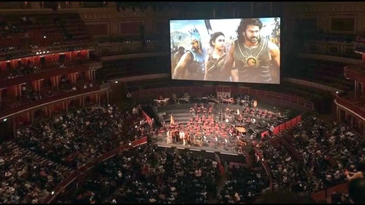 5267 இருக்கைகள் கொண்ட லண்டன் ஆல்பர்ட் திரையரங்கில் ஒளிபரப்பப்பட்ட 'பாகுபலி'...! இப்படி ஒரு சிறப்பும் இருக்கிறது! 5267 இருக்கைகள் கொண்ட லண்டன் ஆல்பர்ட் திரையரங்கில் ஒளிபரப்பப்பட்ட 'பாகுபலி'...! இப்படி ஒரு சிறப்பும் இருக்கிறது!