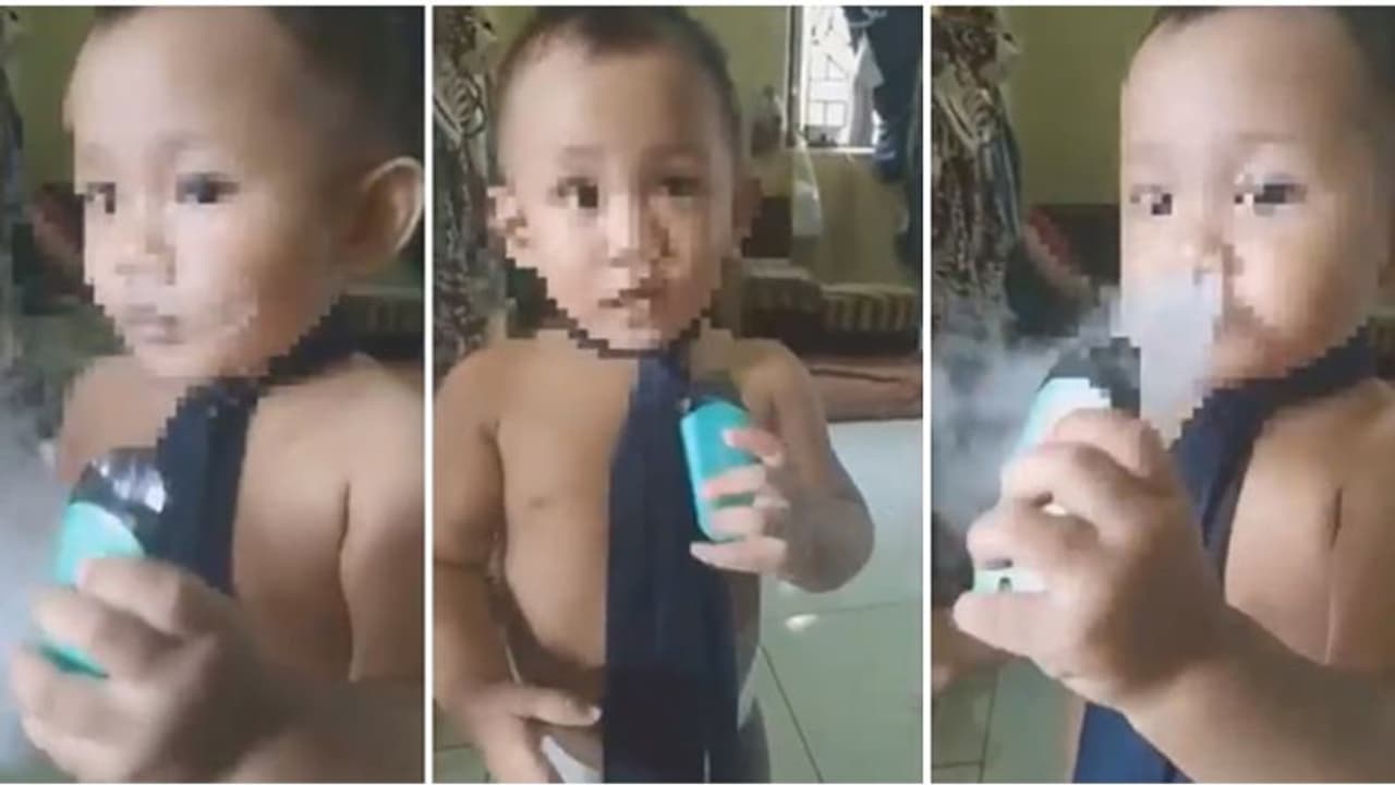 बड़ों की तरह कश लगाता दिखा बच्चा, माता पिता की लोगों ने लगा दी क्लास बड़ों की तरह कश लगाता दिखा बच्चा, माता पिता की लोगों ने लगा दी क्लास