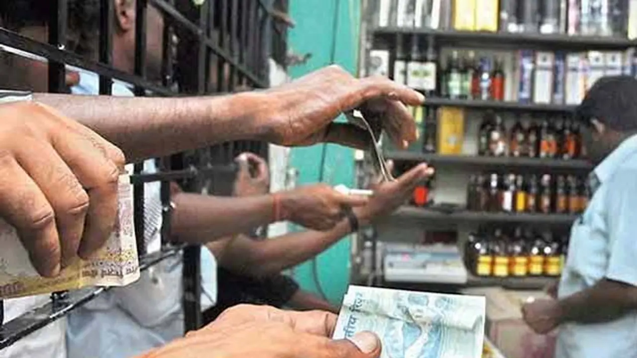 சேலத்தில் சயனைடு கலந்த மதுவை குடித்த ஒருவர் பலி; ஒருவர் கவலைக்கிடம் சேலத்தில் சயனைடு கலந்த மதுவை குடித்த ஒருவர் பலி; ஒருவர் கவலைக்கிடம்