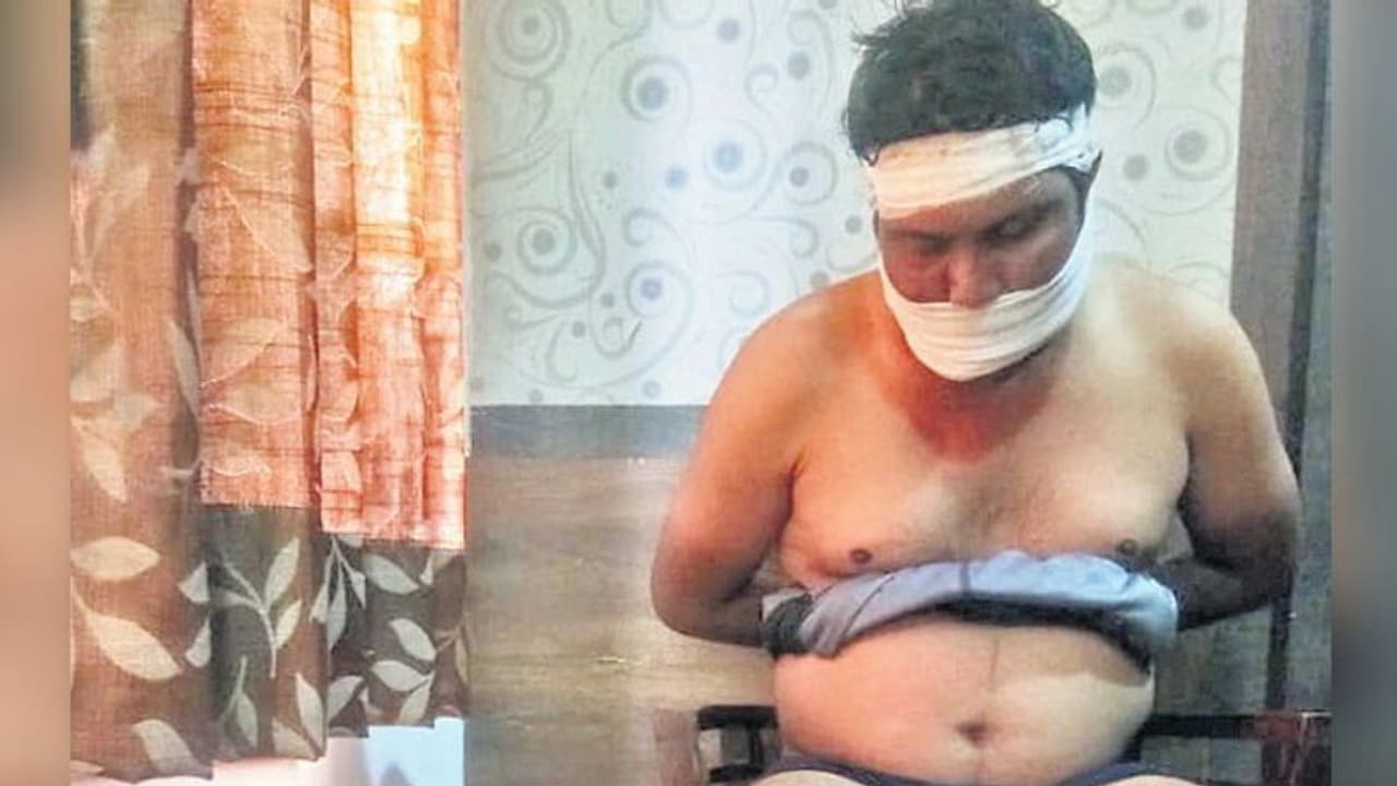 बिना कपड़े में, हाथ पैर भी बंधा था; देवर को इस हालत में देखकर शॉक्ड रह गई भाभी! बिना कपड़े में, हाथ पैर भी बंधा था; देवर को इस हालत में देखकर शॉक्ड रह गई भाभी!