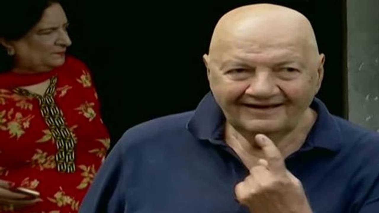 #MaharashtraAssemblyElections : ఓటేసిన వెటరన్ యాక్టర్ ప్రేమ్ చోప్రా! #MaharashtraAssemblyElections : ఓటేసిన వెటరన్ యాక్టర్ ప్రేమ్ చోప్రా!