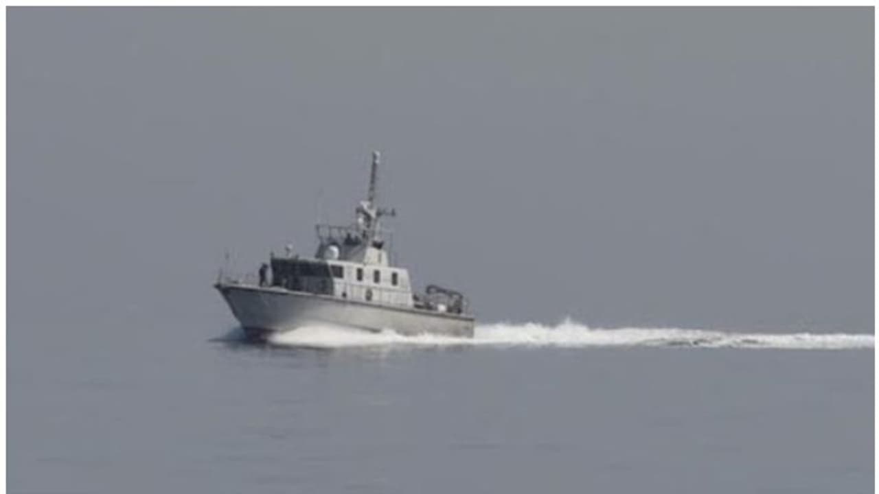 കടല് മാര്ഗം ഒമാനിലേക്ക് കടക്കാന് ശ്രമിച്ച വിദേശികളെ കോസ്റ്റ്ഗാര്ഡ് പിടികൂടി കടല് മാര്ഗം ഒമാനിലേക്ക് കടക്കാന് ശ്രമിച്ച വിദേശികളെ കോസ്റ്റ്ഗാര്ഡ് പിടികൂടി