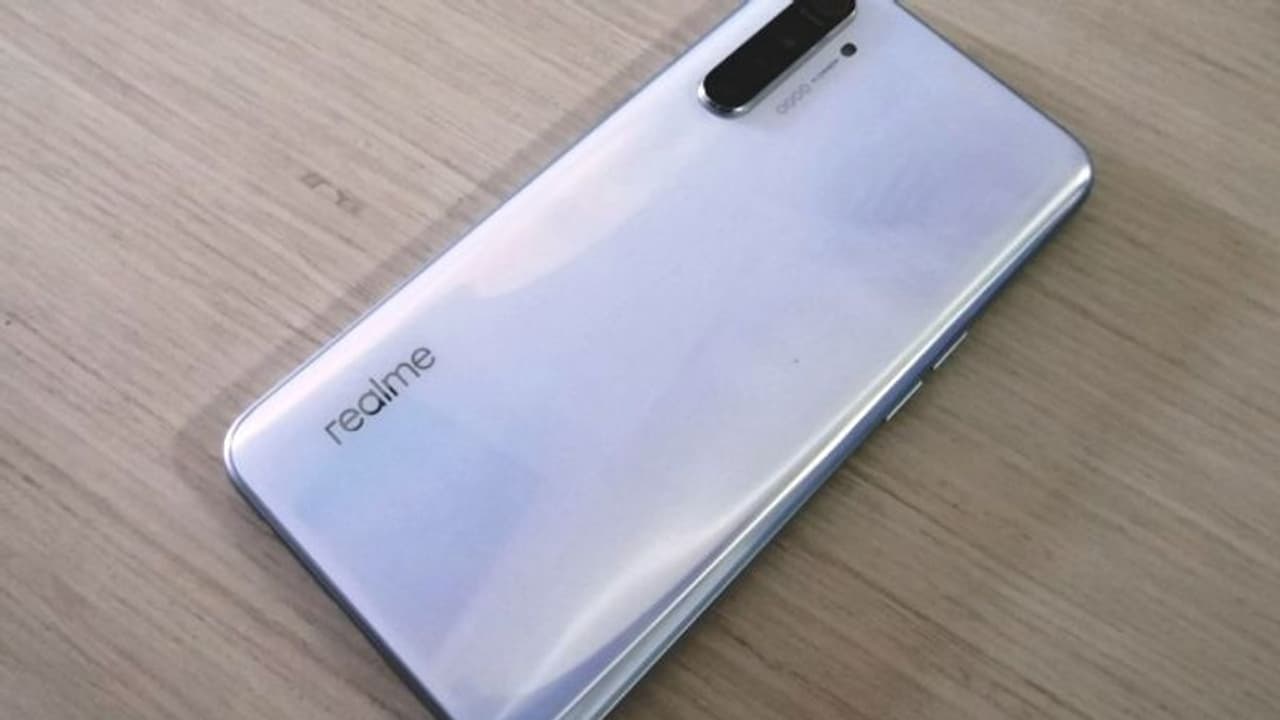 స్మార్ట్ ఫోన్లలో కెమెరాల వార్ మొదలైంది స్మార్ట్ ఫోన్లలో కెమెరాల వార్ మొదలైంది