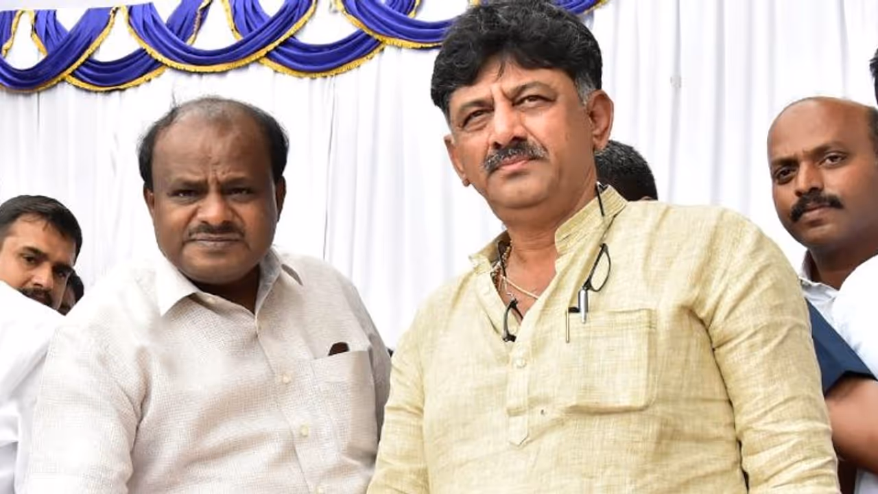 Former Karnataka CM HD Kumaraswamy, Siddaramaiah booked for sedition for opposing I T raids