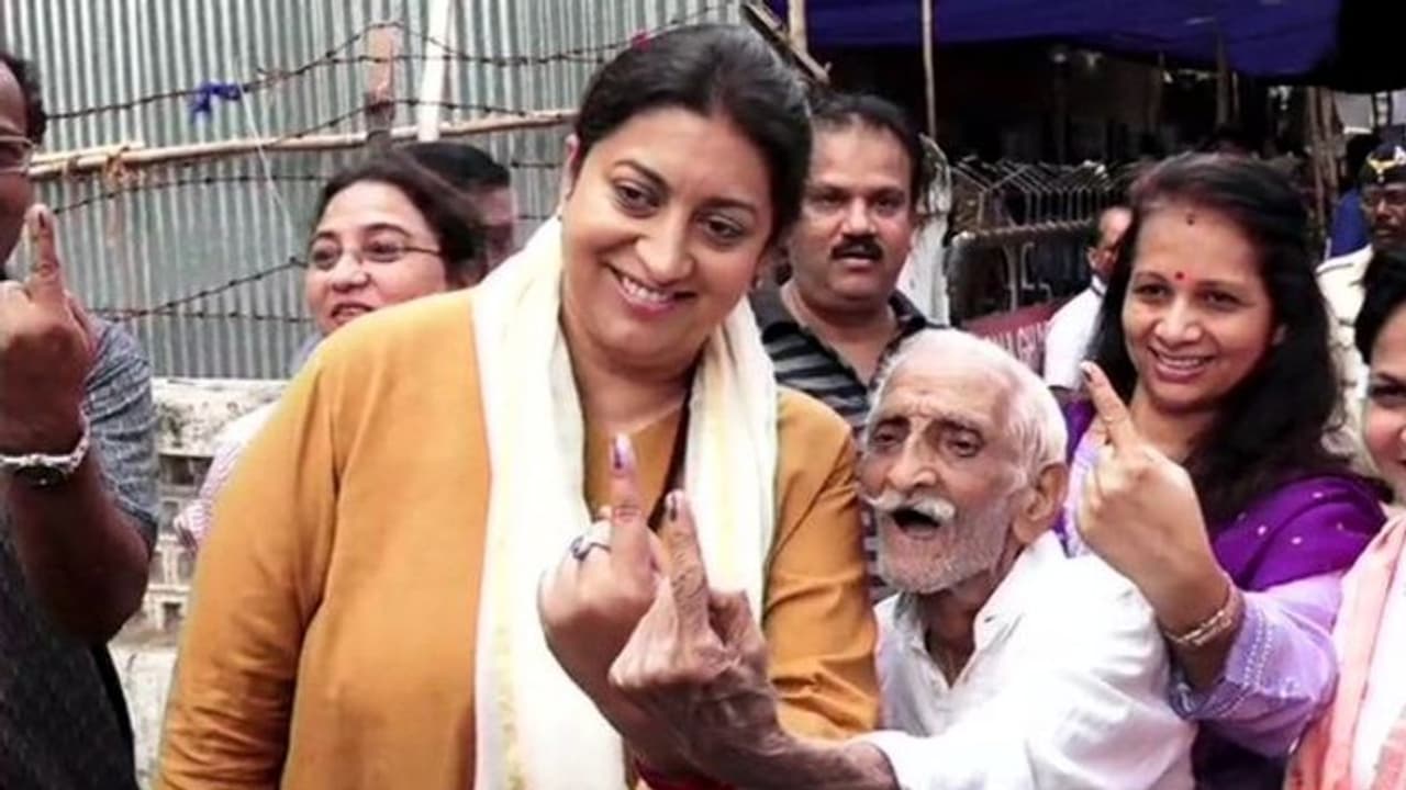 খান্নাজি কেই নায়ক বাছলেন মন্ত্রী, ভোট দিতে গিয়ে দারুণ লাভ স্মৃতি ইরানি র খান্নাজি কেই নায়ক বাছলেন মন্ত্রী, ভোট দিতে গিয়ে দারুণ লাভ স্মৃতি ইরানি র