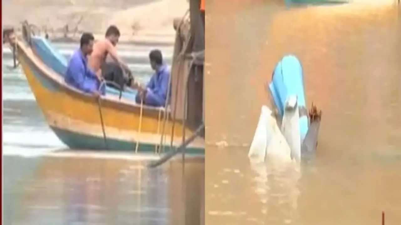 ఆపరేషన్ రాయల్ వశిష్టలో పురోగతి: బోటు పైభాగం వెలికితీత ఆపరేషన్ రాయల్ వశిష్టలో పురోగతి: బోటు పైభాగం వెలికితీత