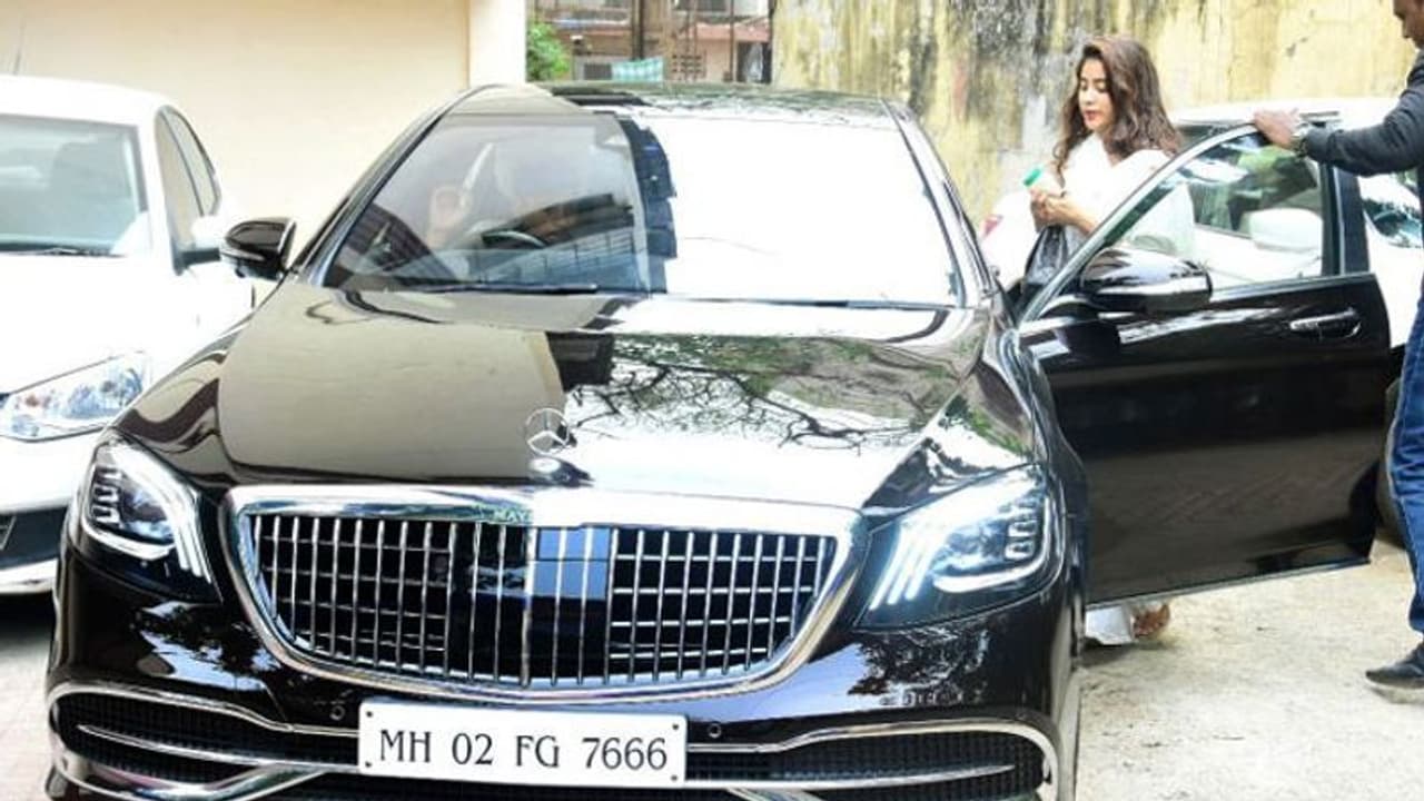 జాన్వీకపూర్ కొత్త కారు ఫిచర్లు ఇవే జాన్వీకపూర్ కొత్త కారు ఫిచర్లు ఇవే