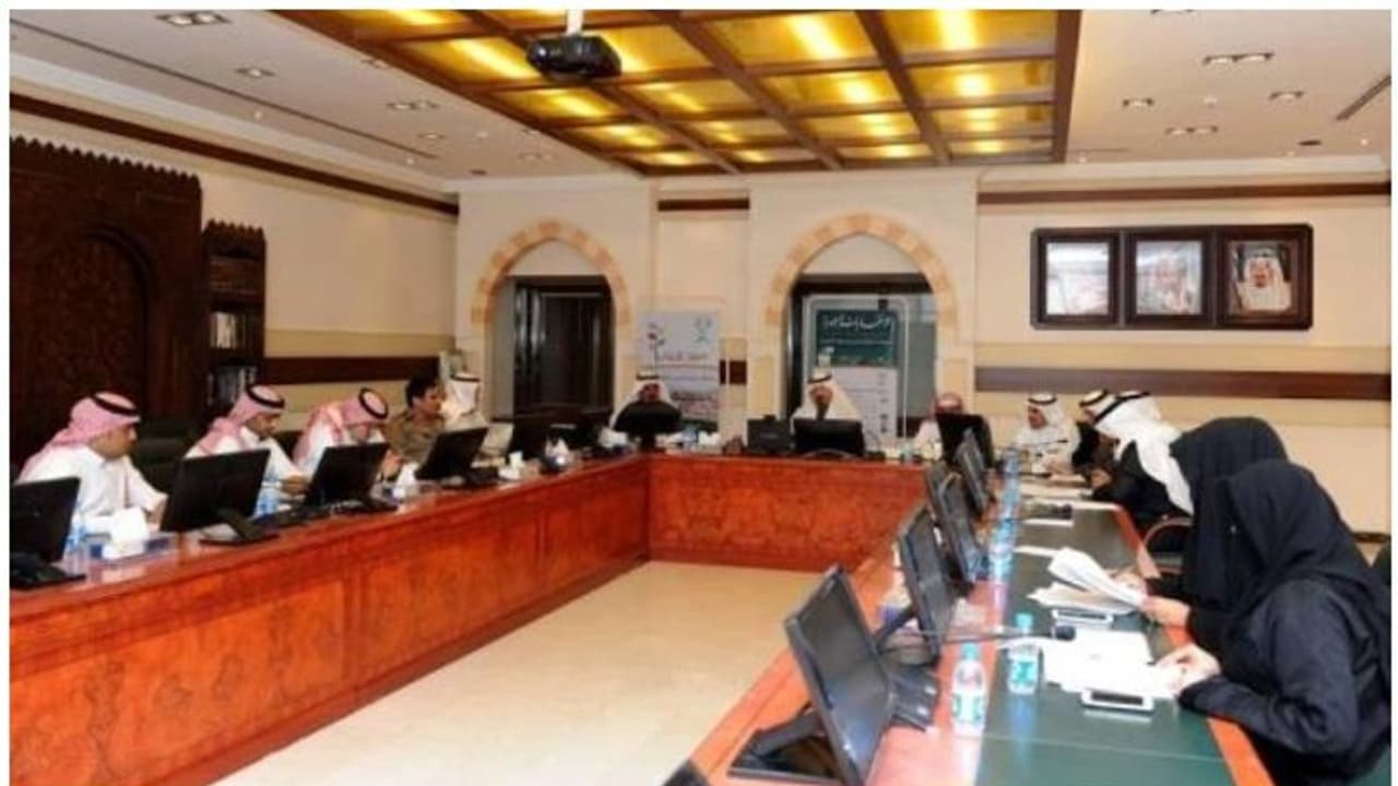 മുനിസിപ്പല് കൗണ്സില് യോഗങ്ങളിലെ ലിംഗ വിവേചനം നീക്കി സൗദി അറേബ്യ മുനിസിപ്പല് കൗണ്സില് യോഗങ്ങളിലെ ലിംഗ വിവേചനം നീക്കി സൗദി അറേബ്യ