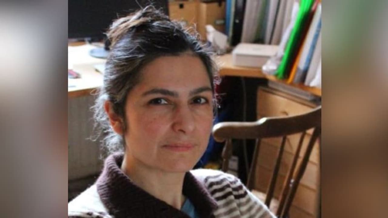 লোককথার অমোঘ টানে মেতেছে শহরের শিশুরা, ঝাঁপি উজার করছেন আর্মেনিয়ান কথক ঠাকুর লোককথার অমোঘ টানে মেতেছে শহরের শিশুরা, ঝাঁপি উজার করছেন আর্মেনিয়ান কথক ঠাকুর