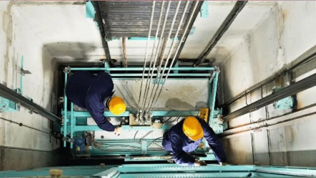 ಧಾರವಾಡ: ದಿಢೀರ್ ಕುಸಿದ ಲಿಫ್ಟ್, 9 ಮಂದಿಗೆ ಗಾಯ ಧಾರವಾಡ: ದಿಢೀರ್ ಕುಸಿದ ಲಿಫ್ಟ್, 9 ಮಂದಿಗೆ ಗಾಯ