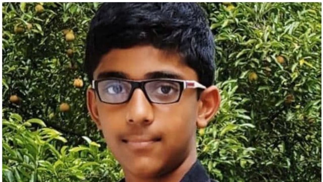 കുവൈത്തില് എട്ടാം ക്ലാസ് മലയാളി വിദ്യാര്ത്ഥി വീട്ടിനുള്ളില് മരിച്ച നിലയില് കുവൈത്തില് എട്ടാം ക്ലാസ് മലയാളി വിദ്യാര്ത്ഥി വീട്ടിനുള്ളില് മരിച്ച നിലയില്