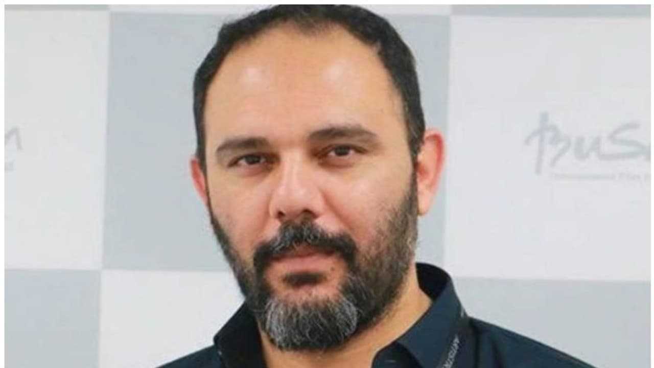 13 വര്ഷം മുമ്പ് ബലാത്സംഗത്തിനിരയായി; തുറന്ന് പറഞ്ഞ് പാക് സംവിധായകന് 13 വര്ഷം മുമ്പ് ബലാത്സംഗത്തിനിരയായി; തുറന്ന് പറഞ്ഞ് പാക് സംവിധായകന്