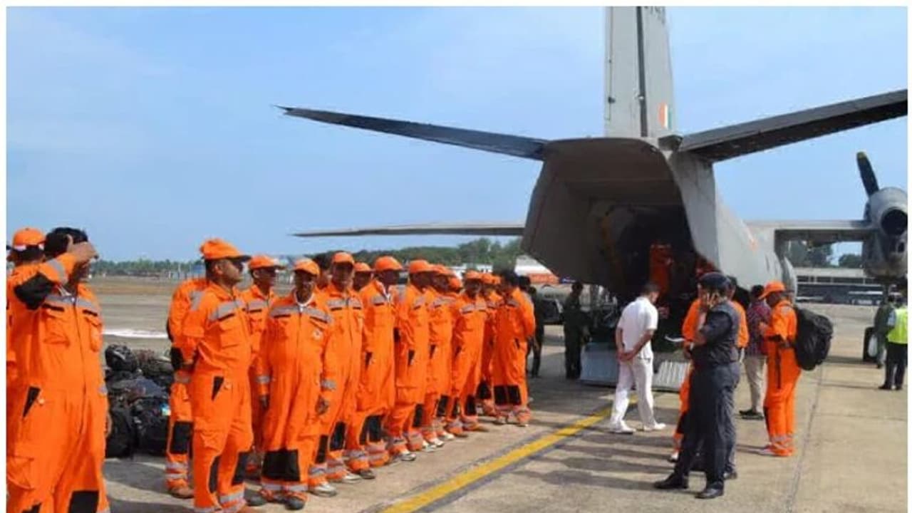 ಪ್ರವಾಹಕ್ಕೆ ನಲುಗಿದ ಹಾವೇರಿ ಜಿಲ್ಲೆಗೆ ಎನ್ಡಿಆರ್ಎಫ್ ತಂಡ ಪ್ರವಾಹಕ್ಕೆ ನಲುಗಿದ ಹಾವೇರಿ ಜಿಲ್ಲೆಗೆ ಎನ್ಡಿಆರ್ಎಫ್ ತಂಡ