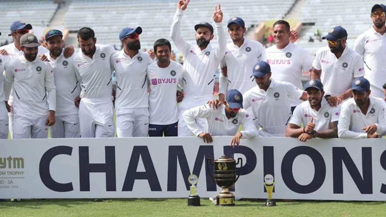 வரலாற்று சாதனை... ஒயிட்வாஷ் செய்து தென்னாபிரிக்காவை பந்தாடிய இந்திய அணி... கோலியின் படைக்கு குவியும் பாராட்டுக்கள்..! வரலாற்று சாதனை... ஒயிட்வாஷ் செய்து தென்னாபிரிக்காவை பந்தாடிய இந்திய அணி... கோலியின் படைக்கு குவியும் பாராட்டுக்கள்..!