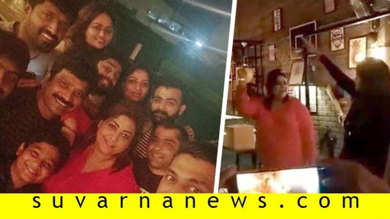 ಪತಿಯ ಹುಟ್ಟಹಬ್ಬದಂದು ಟೇಬಲ್ ಮೇಲೆ ಕುಣಿದು ಕುಪ್ಪಳಿಸಿದ ರಕ್ಷಿತಾ! ಪತಿಯ ಹುಟ್ಟಹಬ್ಬದಂದು ಟೇಬಲ್ ಮೇಲೆ ಕುಣಿದು ಕುಪ್ಪಳಿಸಿದ ರಕ್ಷಿತಾ!