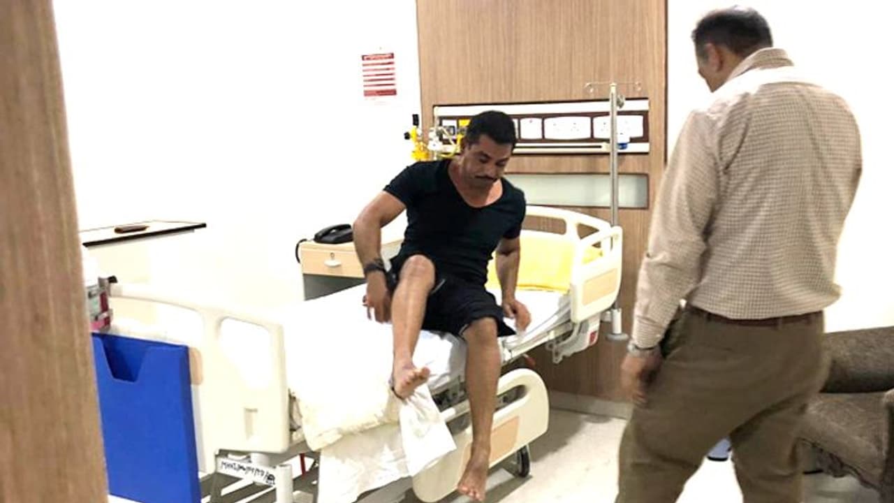 इस वजह से अस्पताल में भर्ती हुए रॉबर्ट वाड्रा, रात भर पति के साथ अस्पताल में रहीं प्रियंका गांधी इस वजह से अस्पताल में भर्ती हुए रॉबर्ट वाड्रा, रात भर पति के साथ अस्पताल में रहीं प्रियंका गांधी