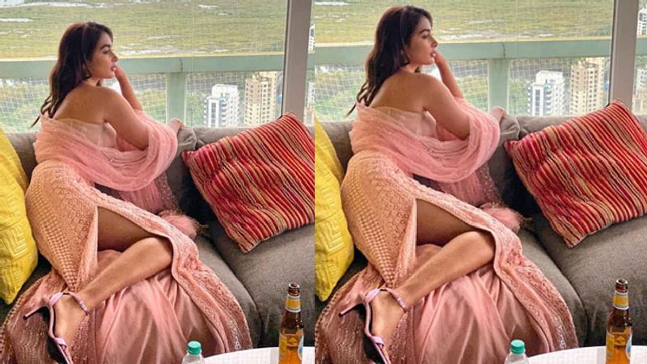 వైరల్ ఫొటో: బీర్ బాటిల్ తో రచ్చ చేస్తున్న పూజ హెగ్డే! వైరల్ ఫొటో: బీర్ బాటిల్ తో రచ్చ చేస్తున్న పూజ హెగ్డే!