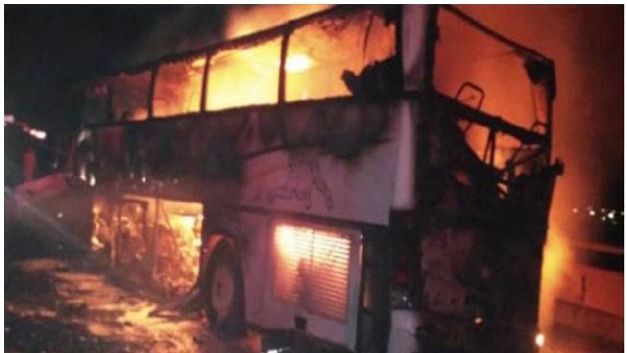 నల్గొండ జిల్లాలో తప్పిన ప్రమాదం: టైర్ పేలి ప్రైవేట్ బస్సు దగ్ధం, 45 ప్రయాణీకులు సురక్షితం నల్గొండ జిల్లాలో తప్పిన ప్రమాదం: టైర్ పేలి ప్రైవేట్ బస్సు దగ్ధం, 45 ప్రయాణీకులు సురక్షితం