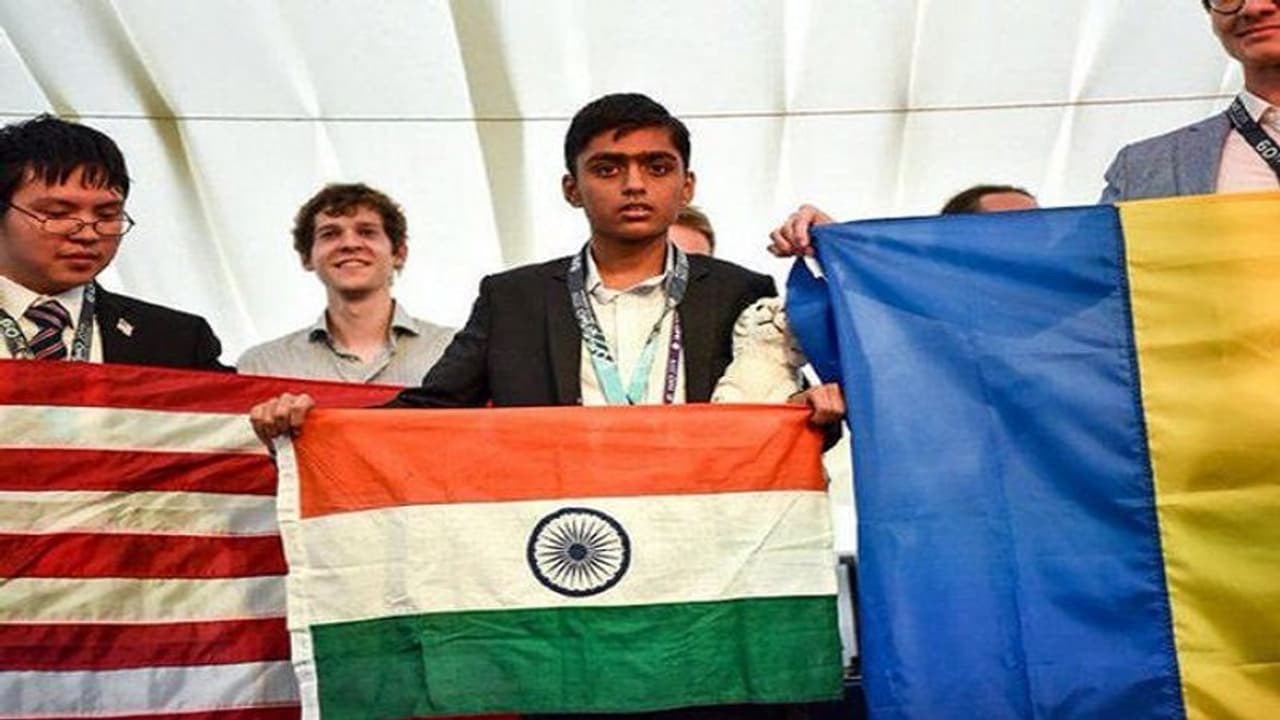 210 देशों के 600 बच्चों को पछाड़ा, भारत के होनहार की तारीफ कर रही है दुनिया 210 देशों के 600 बच्चों को पछाड़ा, भारत के होनहार की तारीफ कर रही है दुनिया