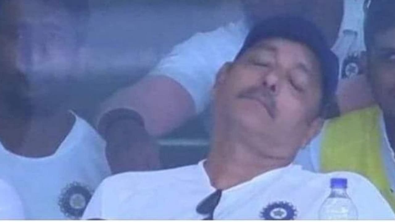 10 ಕೋಟಿ ಜೇಬಿಗಿಳಿಸಿ ಹಾಯಾಗಿ ನಿದ್ದೆ; ಮತ್ತೆ ಟ್ರೋಲ್ ಆದ ಕೋಚ್ ಶಾಸ್ತ್ರಿ!