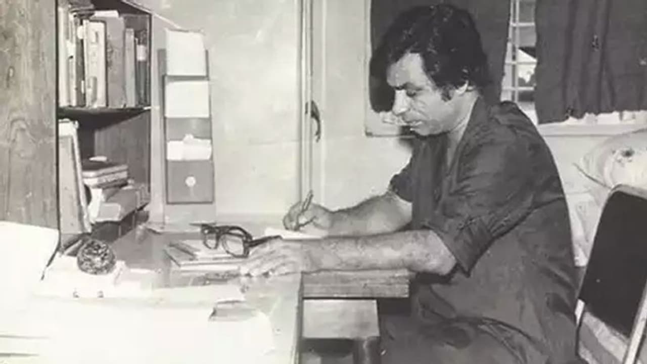 बेहद गरीबी में बीता था कादर खान का बचपन, कभी मस्जिद पर भीख मांग कर करते थे गुजारा बेहद गरीबी में बीता था कादर खान का बचपन, कभी मस्जिद पर भीख मांग कर करते थे गुजारा