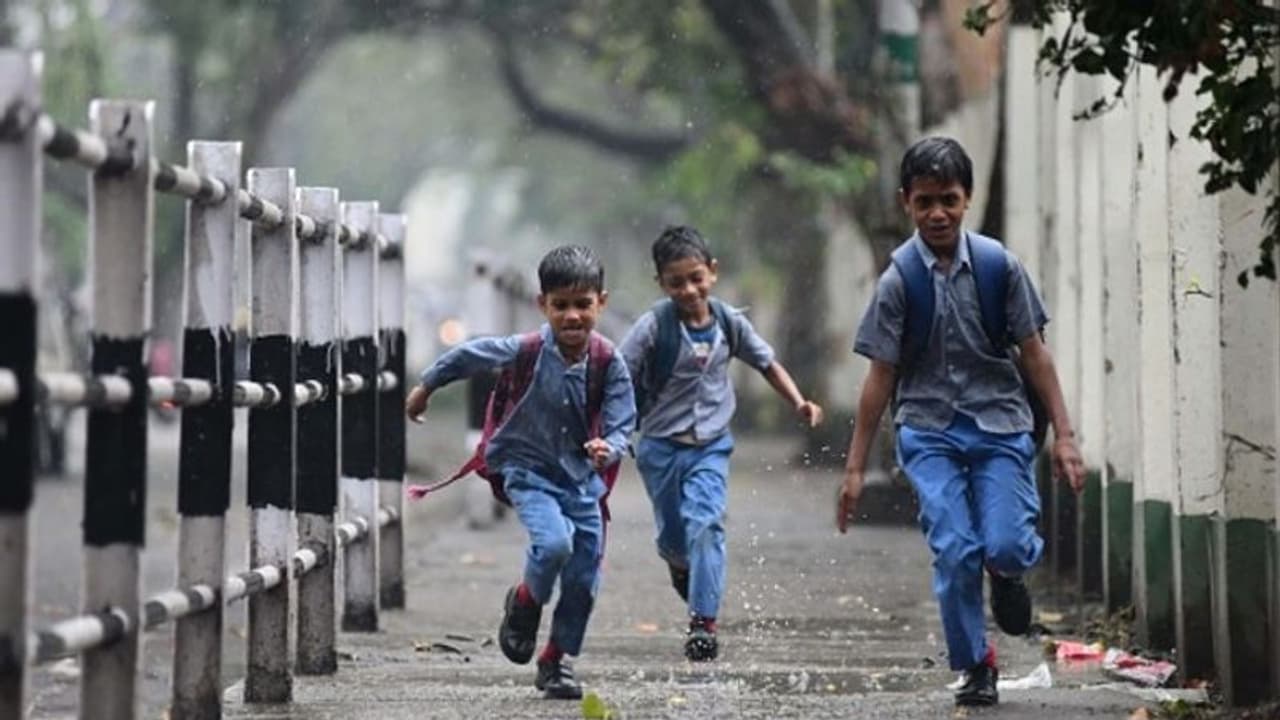 দুইয়ের বেশি সন্তান হলে মিলবে না সরকারি চাকরি, ২০২১ থেকেই চালু নতুন নিয়ম