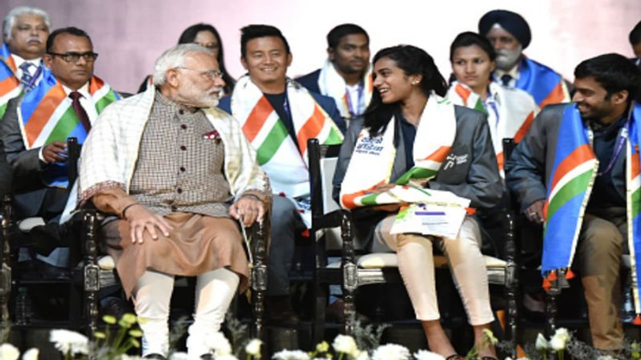 ভারত কি লক্ষ্মী উদ্যোগেকে সাধুবাদ, নরেন্দ্র মোদীর পাশে দাঁড়ালেন পিভি সিন্ধু