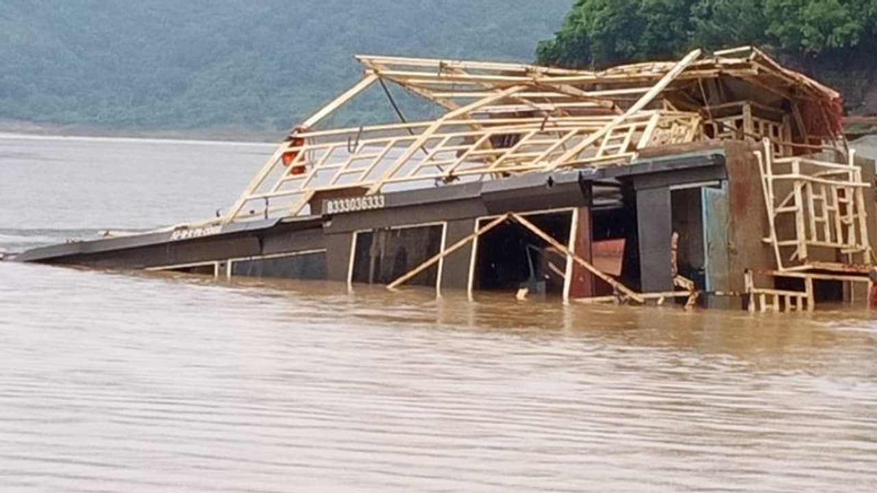 Godavari Boat Incident: గుర్తుపట్టని విధంగా బోటులో మృతదేహాలు, ఇలా గుర్తించారు