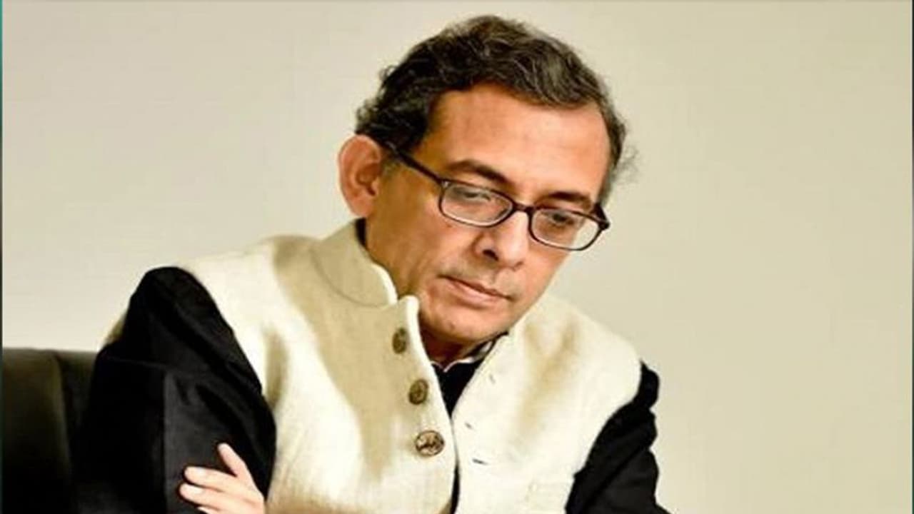 आर्थिक संकट पर अभिजीत बनर्जी का बड़ा बयान, कहा 50 फीसदी से कम हो सरकारी हिस्सेदारी आर्थिक संकट पर अभिजीत बनर्जी का बड़ा बयान, कहा 50 फीसदी से कम हो सरकारी हिस्सेदारी