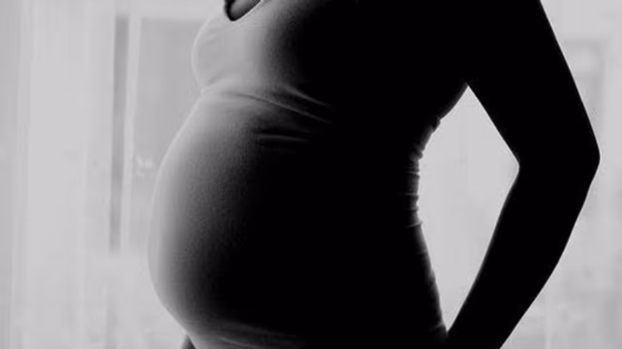 ഈ ഗര്ഭിണിക്ക് കഴിക്കാന് ഇഷ്ടം മണ്ണും ചെളിക്കട്ടയും ഈ ഗര്ഭിണിക്ക് കഴിക്കാന് ഇഷ്ടം മണ്ണും ചെളിക്കട്ടയും