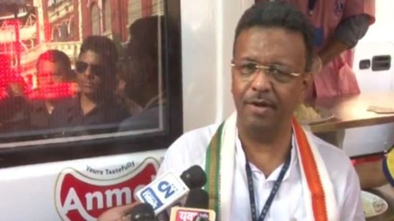 মনীষীদের মান দিয়েছেন মমতা, দিলীপকে পাল্টা ফিরহাদের মনীষীদের মান দিয়েছেন মমতা, দিলীপকে পাল্টা ফিরহাদের