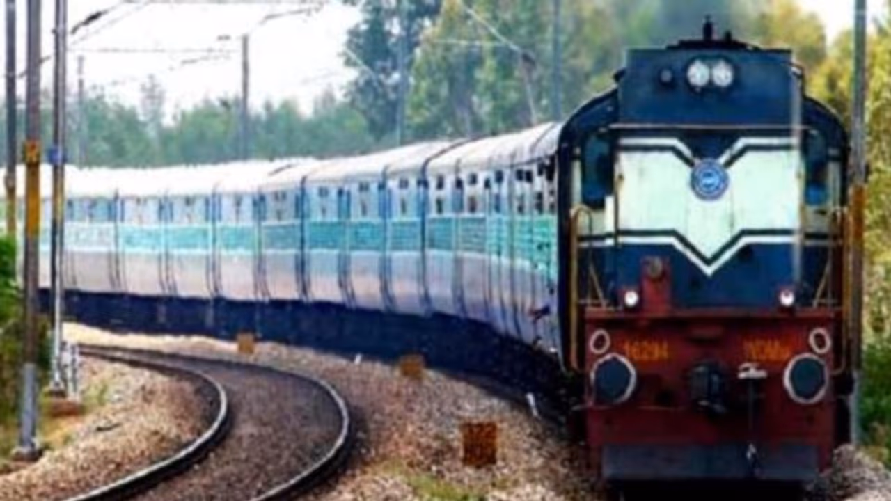 ಪ್ರಯಾಣಿಕರ ಗಮನಕ್ಕೆ: 20 ಕ್ಕೂ ಹೆಚ್ಚು ರೈಲು ಸೇವೆ ರದ್ದು