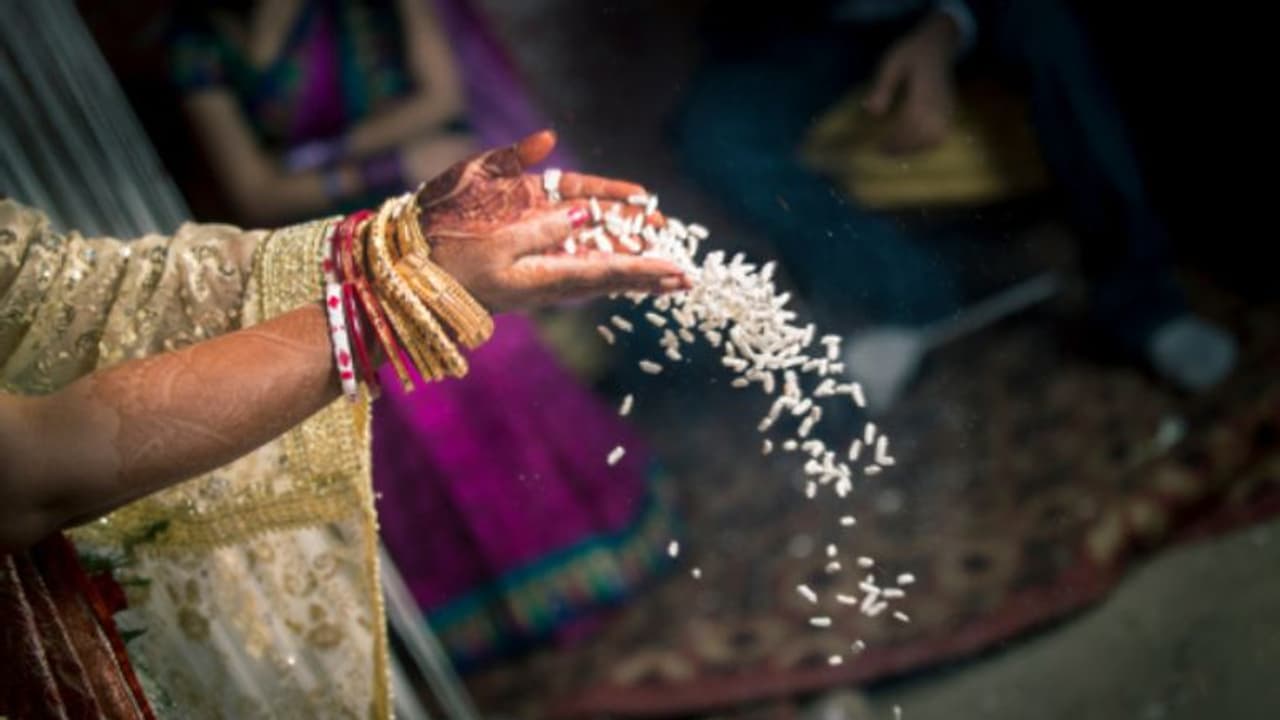 আপনার পছন্দের মানুষটিই কী হবে আপনার জীবনসঙ্গী, কী বলছে জ্যোতিষশাস্ত্র আপনার পছন্দের মানুষটিই কী হবে আপনার জীবনসঙ্গী, কী বলছে জ্যোতিষশাস্ত্র