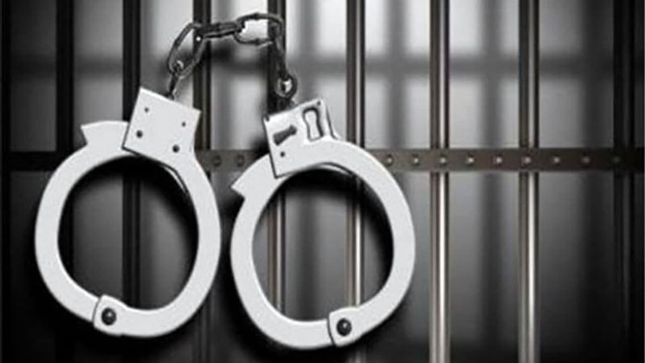 21 கொலை... 50 வழக்குகள்... எதிரிகளை கண் பார்வையால் நடுங்க வைத்த வட சென்னையை கலக்கி வந்த பிரபல ரவுடி அதிரடி கைது..!