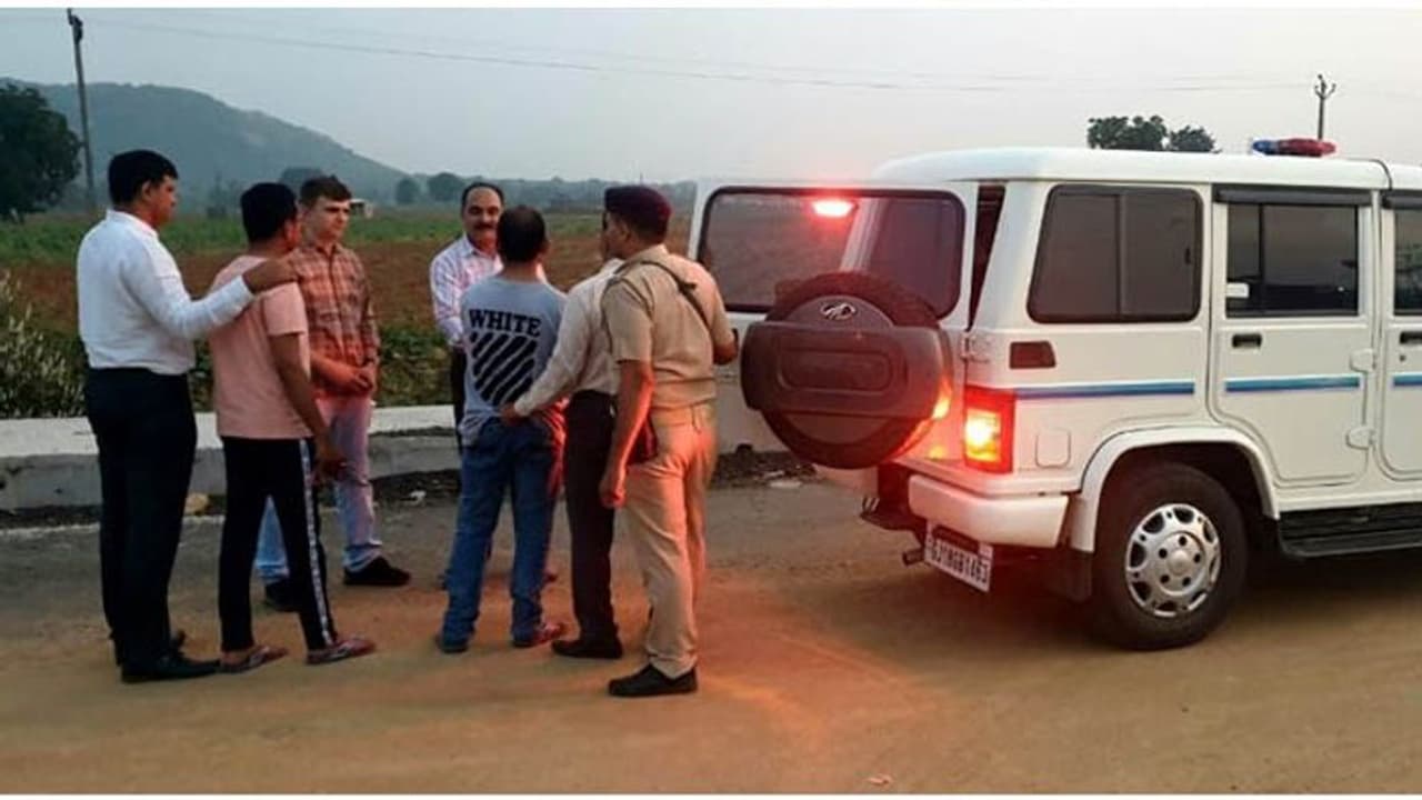 कमलेश के हत्यारों ने सैकड़ों सिम से की बात, इस एक कॉल से पुलिस ने धरदबोचा कमलेश के हत्यारों ने सैकड़ों सिम से की बात, इस एक कॉल से पुलिस ने धरदबोचा