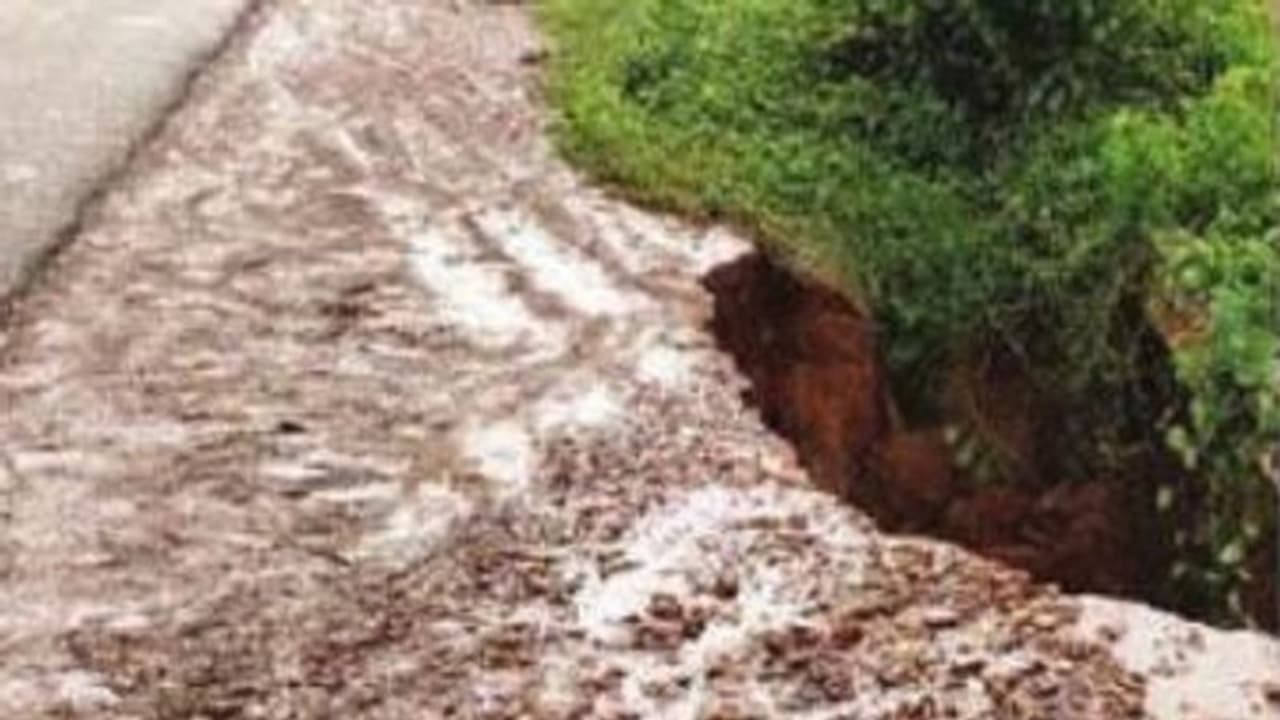 ತುಮಕೂರು: ಧಾರಾಕಾರ ಮಳೆಗೆ ಹೆದ್ದಾರಿ ಬಿರುಕು