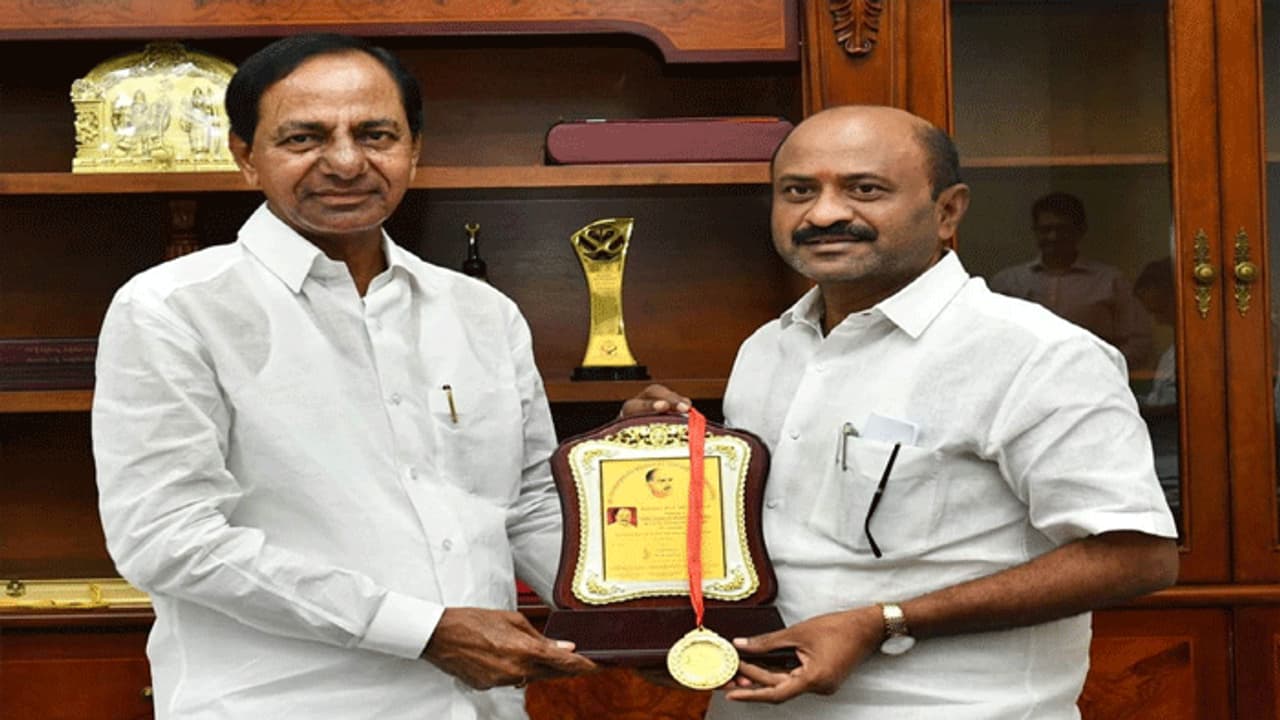 ఉత్తమ నియోజకవర్గంగా పరకాల...అవార్డు అందుకున్న ఎమ్మెల్యే చల్లా