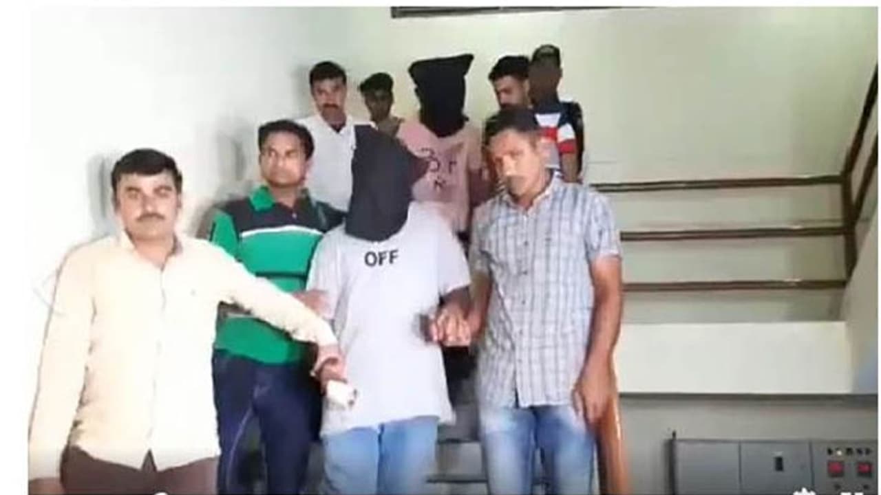 नेपाल पहुंच गए होते कमलेश के हत्यारे, इस वजह से बॉर्डर पहुंच लौट आए वापस नेपाल पहुंच गए होते कमलेश के हत्यारे, इस वजह से बॉर्डर पहुंच लौट आए वापस