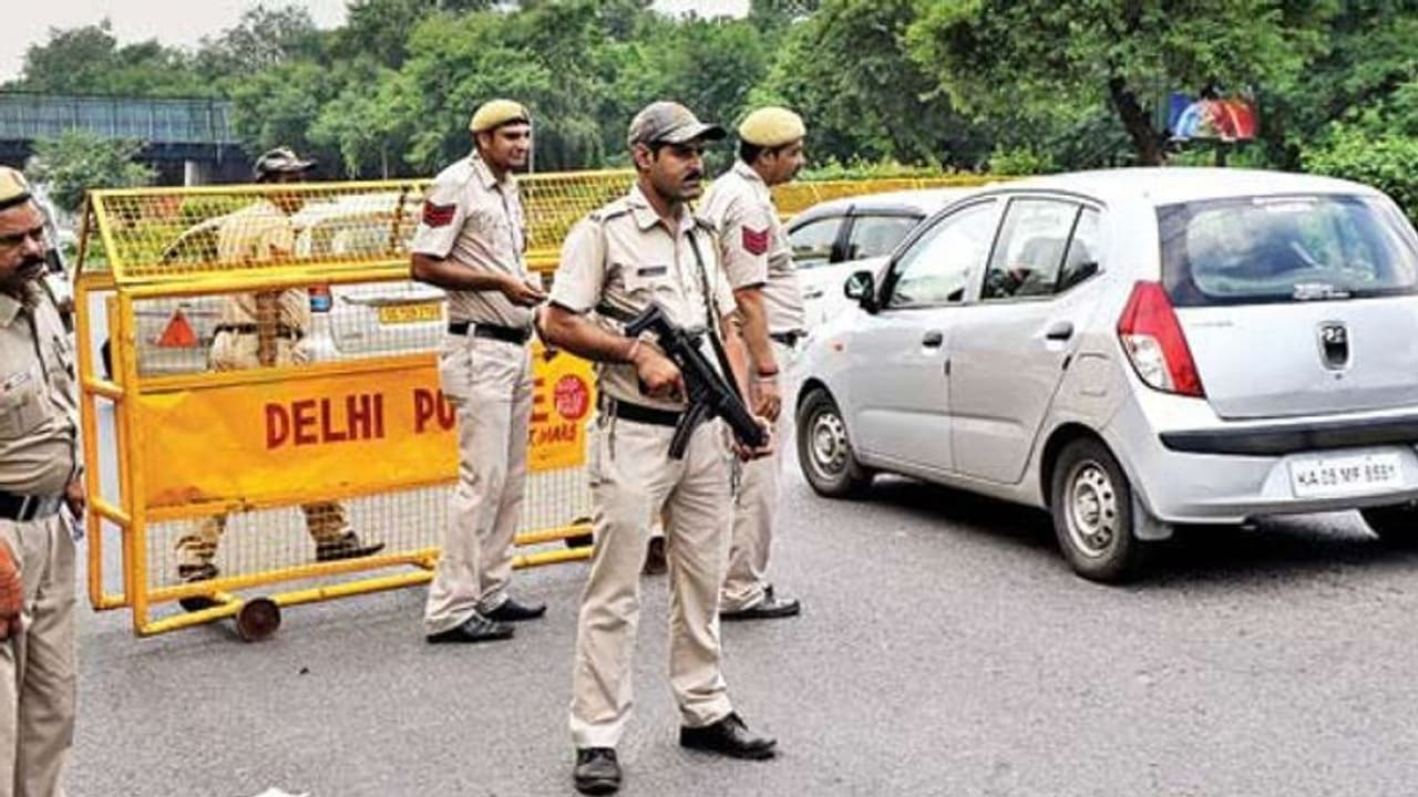 encounter between delhi police and snatchers in connaught place encounter between delhi police and snatchers in connaught place