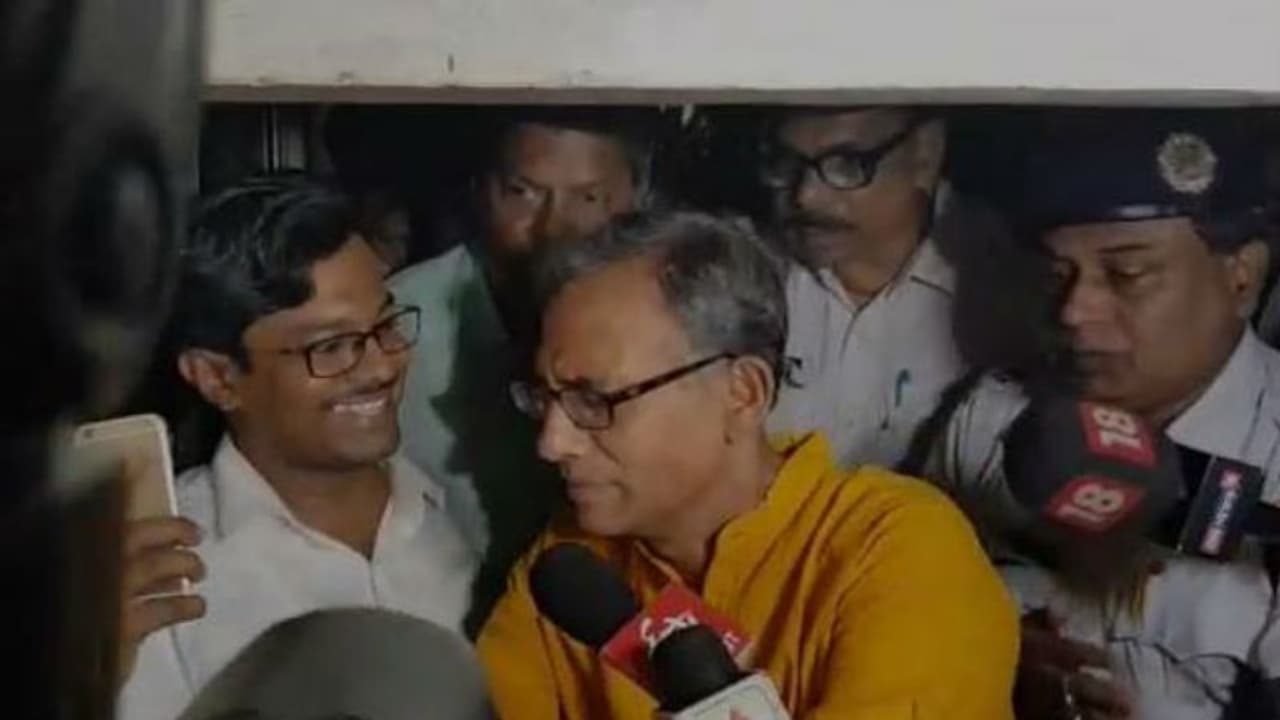 শহরে নোবেলজয়ী অভিজিৎ, প্রেসিডেন্সি থেকে নবনীতা কাকে কীভাবে সামলালেন শহরে নোবেলজয়ী অভিজিৎ, প্রেসিডেন্সি থেকে নবনীতা কাকে কীভাবে সামলালেন