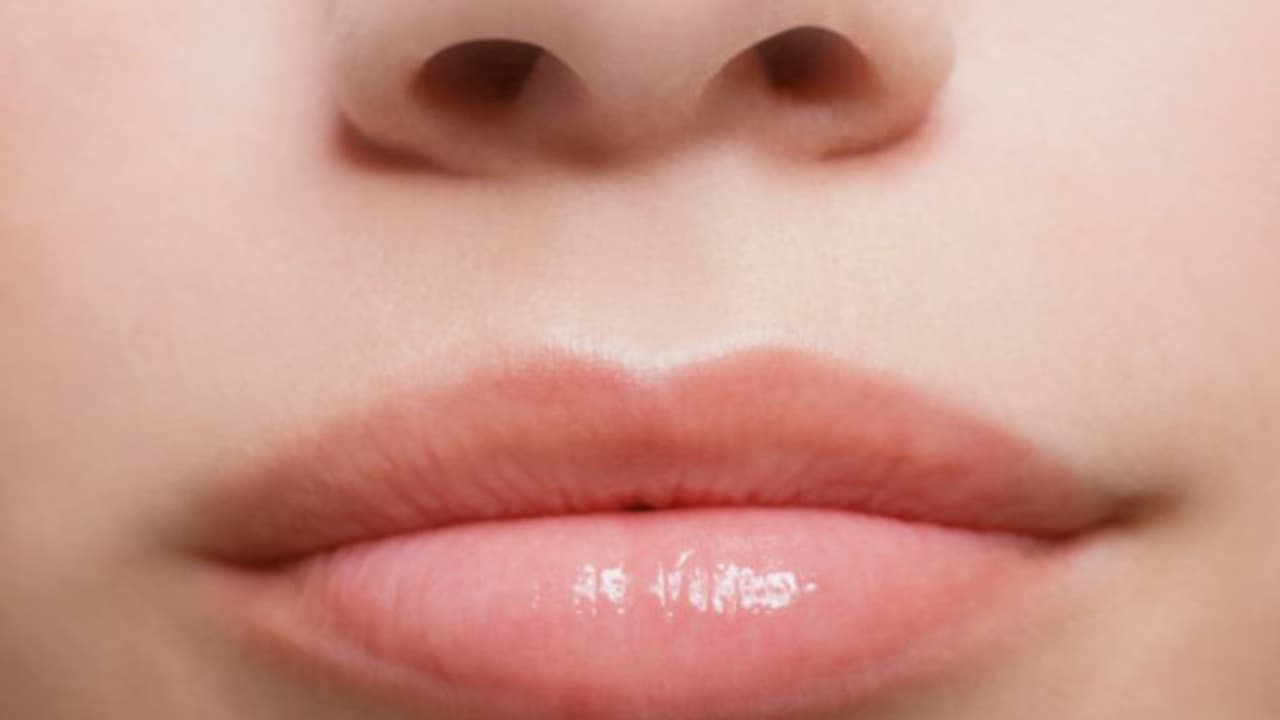 ঠোঁটে কালো ছোপ বসে গিয়েছে, ঘরোয়া প্রতিকারে মুক্তি পান কয়েক মিনিটেই ঠোঁটে কালো ছোপ বসে গিয়েছে, ঘরোয়া প্রতিকারে মুক্তি পান কয়েক মিনিটেই