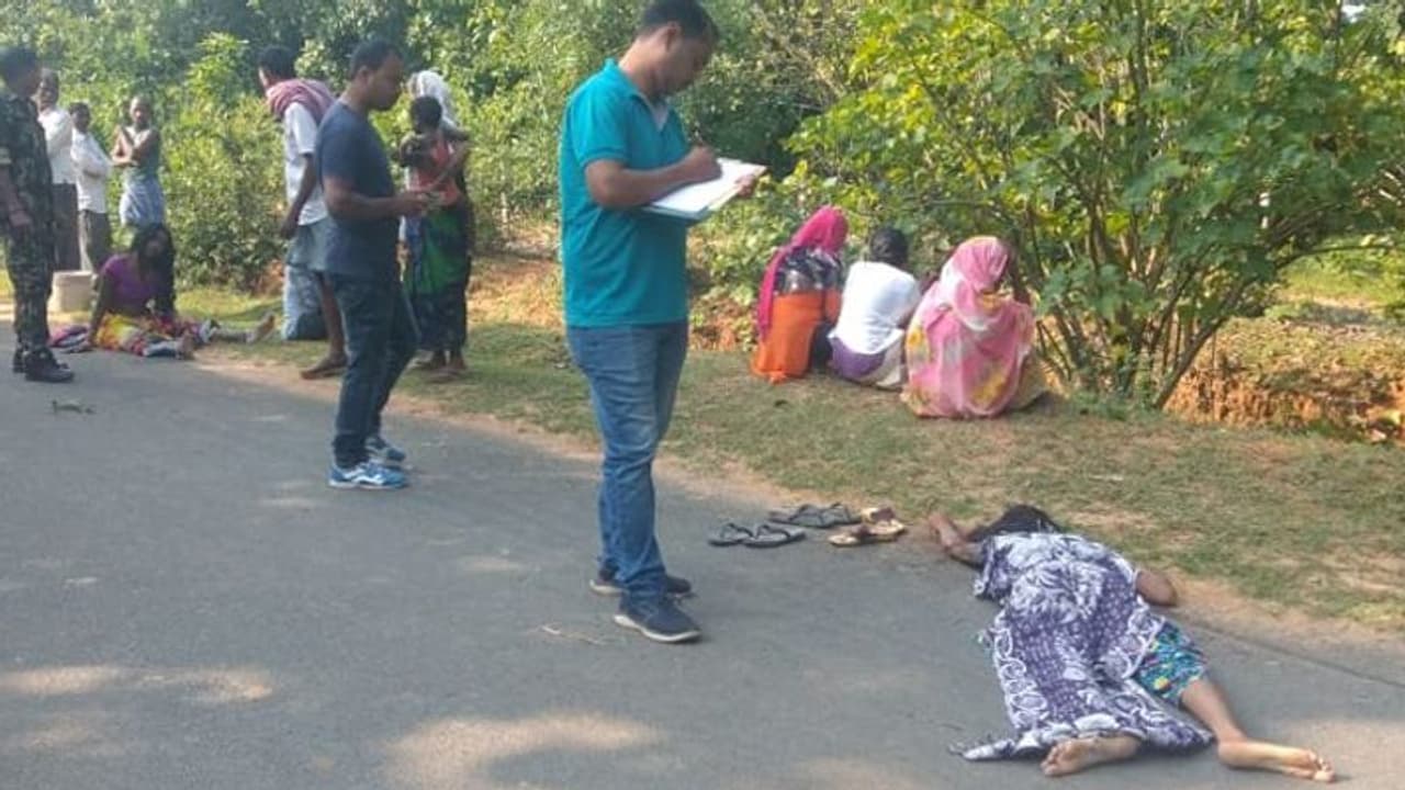 सड़क पर पड़ी थी 7 महीने की गर्भवती, फूट फूटकर रो रहा था पास खड़ा 'शैतान' पति सड़क पर पड़ी थी 7 महीने की गर्भवती, फूट फूटकर रो रहा था पास खड़ा 'शैतान' पति